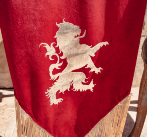Festivitré CHEMIN DE TABLE DRAPEAU ROYAL.png1